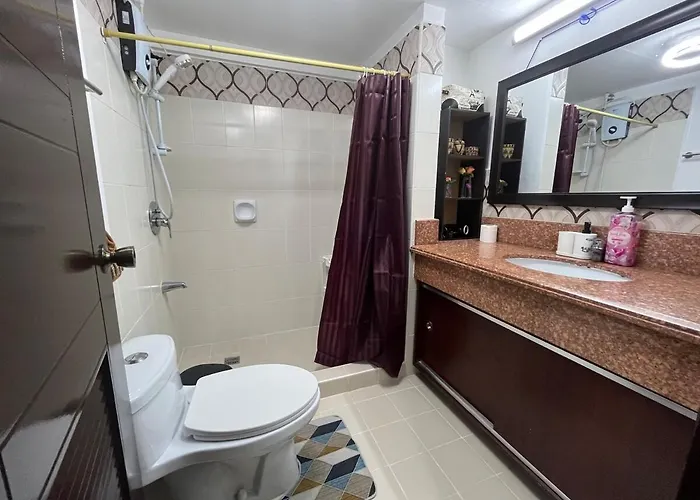 Spacious 3br With Huge Tv Near Bgc Makati Airport Apartment
