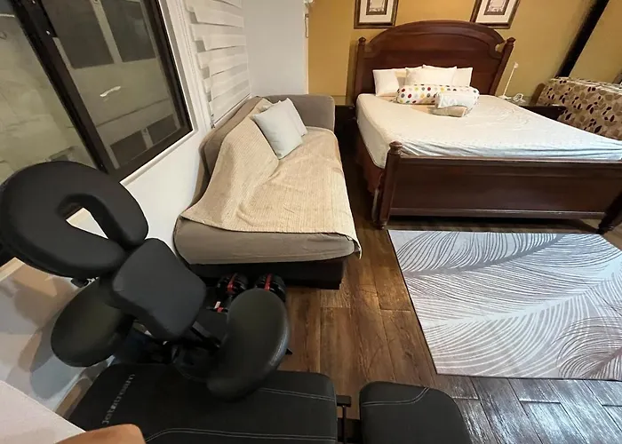 Spacious 3br With Huge Tv Near Bgc Makati Airport