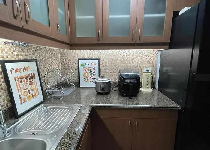 Apartment Spacious 3br With Huge Tv Near Bgc Makati Airport