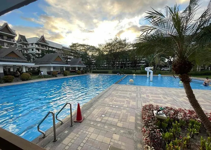 Spacious 3br With Huge Tv Near Bgc Makati Airport Apartment