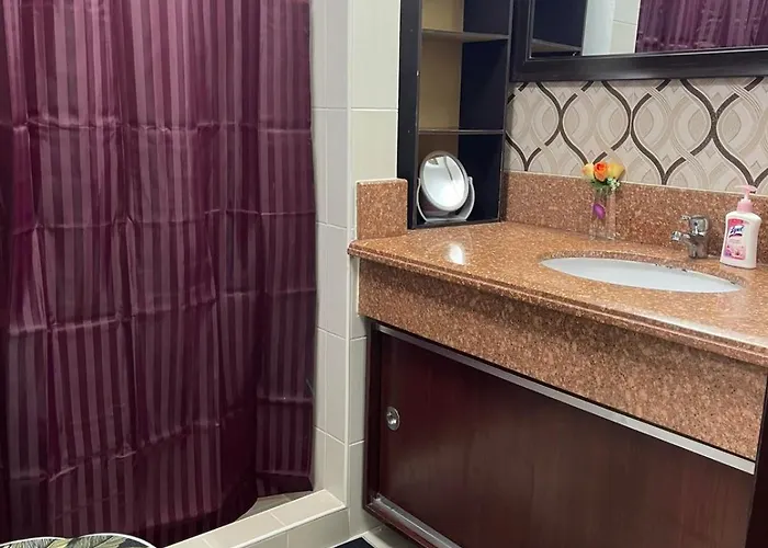 Spacious 3br With Huge Tv Near Bgc Makati Airport Apartment *