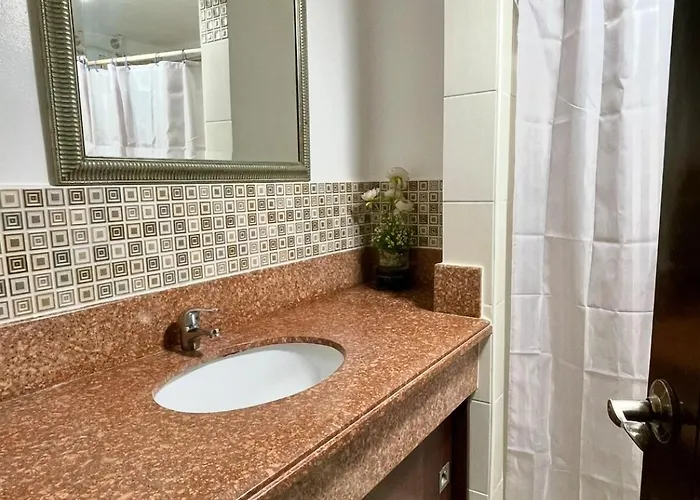 Spacious 3br With Huge Tv Near Bgc Makati Airport